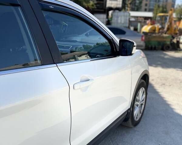 Белый Ниссан Кашкай, объемом двигателя 1.6 л и пробегом 217 тыс. км за 13900 $, фото 6 на Automoto.ua