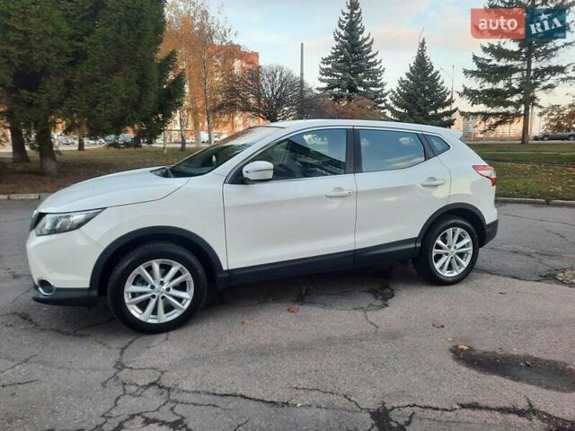 Белый Ниссан Кашкай, объемом двигателя 1.5 л и пробегом 171 тыс. км за 14800 $, фото 2 на Automoto.ua
