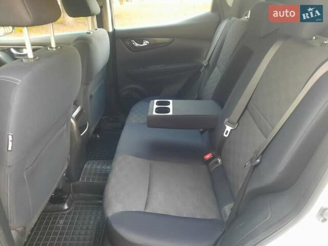 Белый Ниссан Кашкай, объемом двигателя 1.5 л и пробегом 171 тыс. км за 14800 $, фото 82 на Automoto.ua