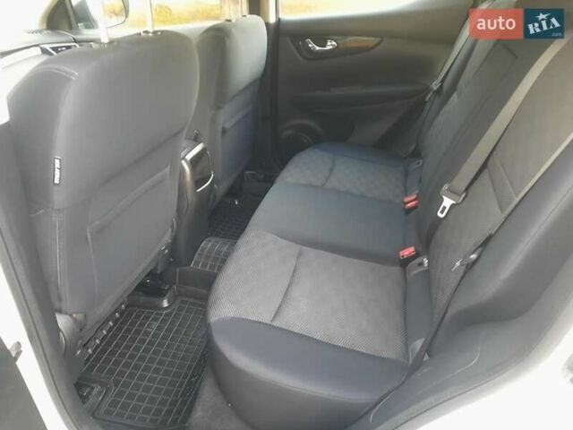 Белый Ниссан Кашкай, объемом двигателя 1.5 л и пробегом 171 тыс. км за 14800 $, фото 78 на Automoto.ua