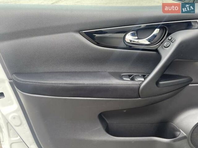 Белый Ниссан Кашкай, объемом двигателя 1.5 л и пробегом 244 тыс. км за 14900 $, фото 20 на Automoto.ua