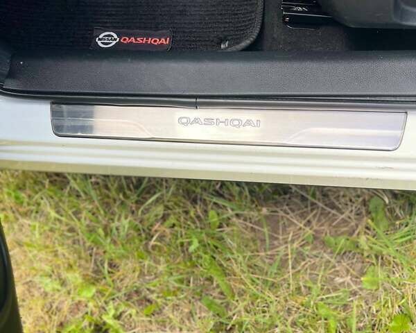 Белый Ниссан Кашкай, объемом двигателя 1.6 л и пробегом 130 тыс. км за 15200 $, фото 23 на Automoto.ua