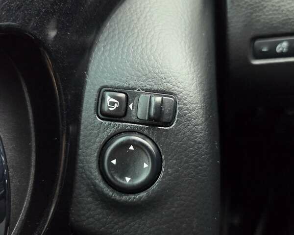 Білий Ніссан Кашкай, об'ємом двигуна 1.6 л та пробігом 174 тис. км за 13400 $, фото 18 на Automoto.ua