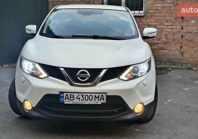 Білий Ніссан Кашкай, об'ємом двигуна 1.2 л та пробігом 191 тис. км за 12888 $, фото 5 на Automoto.ua