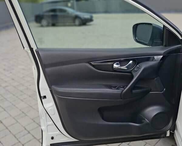 Белый Ниссан Кашкай, объемом двигателя 0 л и пробегом 211 тыс. км за 14600 $, фото 17 на Automoto.ua