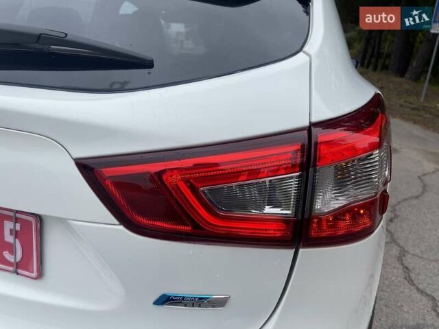 Белый Ниссан Кашкай, объемом двигателя 1.5 л и пробегом 244 тыс. км за 14900 $, фото 35 на Automoto.ua