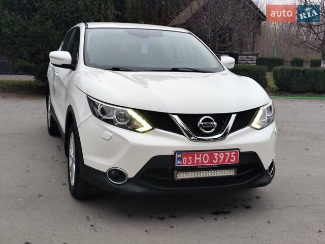 Белый Ниссан Кашкай, объемом двигателя 1.5 л и пробегом 190 тыс. км за 13990 $, фото 4 на Automoto.ua