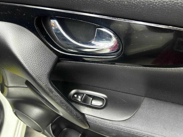 Белый Ниссан Кашкай, объемом двигателя 1.6 л и пробегом 220 тыс. км за 15000 $, фото 20 на Automoto.ua