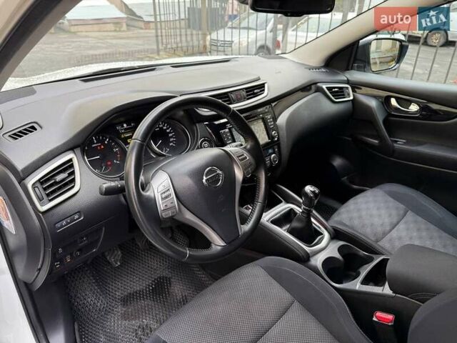 Білий Ніссан Кашкай, об'ємом двигуна 1.46 л та пробігом 234 тис. км за 14000 $, фото 5 на Automoto.ua