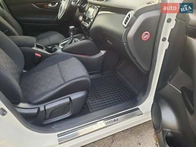 Белый Ниссан Кашкай, объемом двигателя 1.5 л и пробегом 171 тыс. км за 14800 $, фото 112 на Automoto.ua