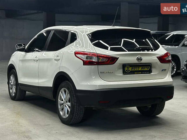 Ніссан Кашкай 2014 у Чернівцях на Automoto.ua Білий Ніссан Кашкай, об'ємом двигуна 1.6 л та пробігом 220 тис. км за 15000 $, фото 3 на Automoto.ua