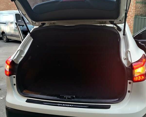 Білий Ніссан Кашкай, об'ємом двигуна 1.2 л та пробігом 191 тис. км за 11999 $, фото 54 на Automoto.ua