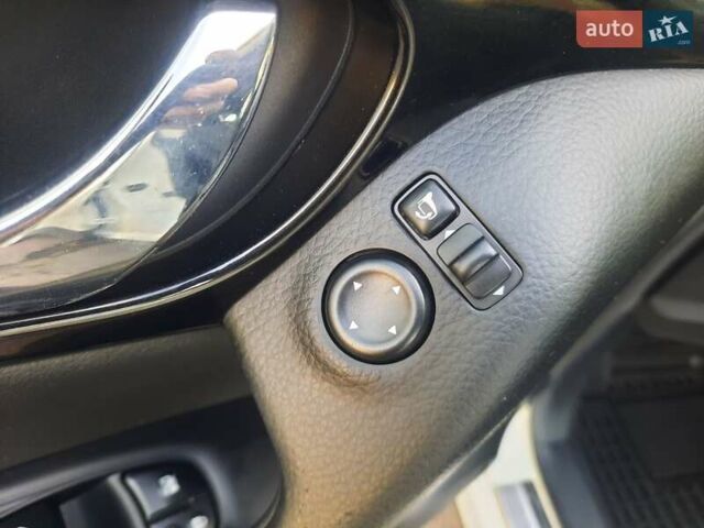 Белый Ниссан Кашкай, объемом двигателя 1.5 л и пробегом 171 тыс. км за 14800 $, фото 40 на Automoto.ua