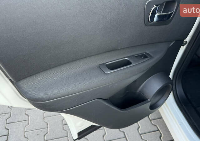 Белый Ниссан Кашкай, объемом двигателя 0 л и пробегом 165 тыс. км за 12500 $, фото 18 на Automoto.ua