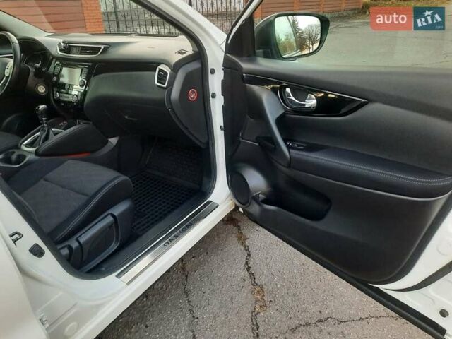 Белый Ниссан Кашкай, объемом двигателя 1.5 л и пробегом 171 тыс. км за 14800 $, фото 110 на Automoto.ua