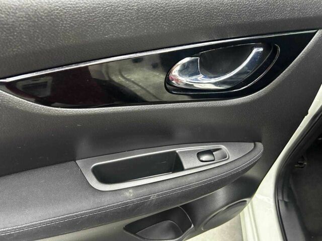 Белый Ниссан Кашкай, объемом двигателя 1.6 л и пробегом 220 тыс. км за 15000 $, фото 10 на Automoto.ua