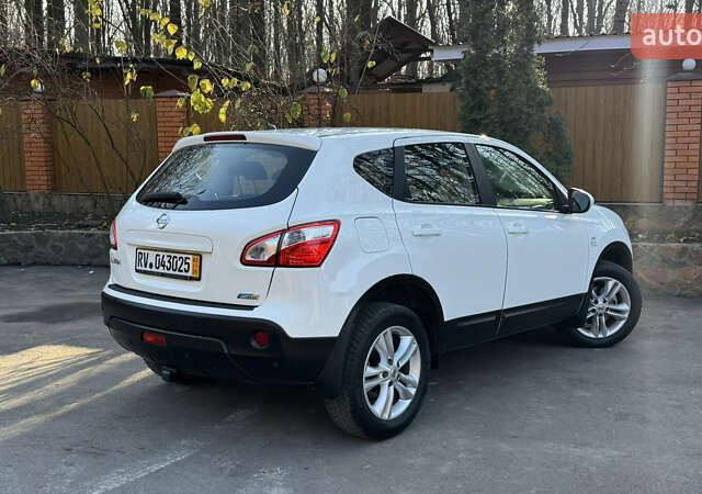 Белый Ниссан Кашкай, объемом двигателя 0 л и пробегом 165 тыс. км за 12500 $, фото 61 на Automoto.ua