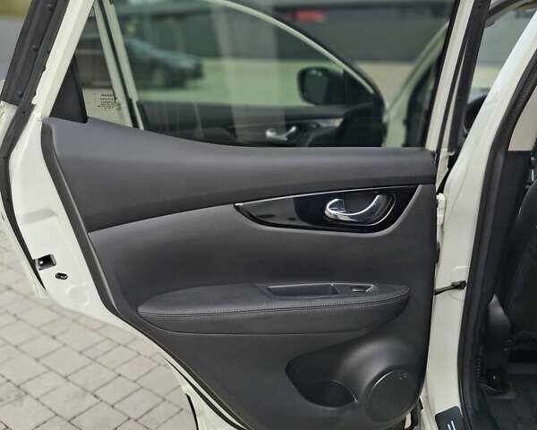 Белый Ниссан Кашкай, объемом двигателя 0 л и пробегом 211 тыс. км за 14600 $, фото 15 на Automoto.ua