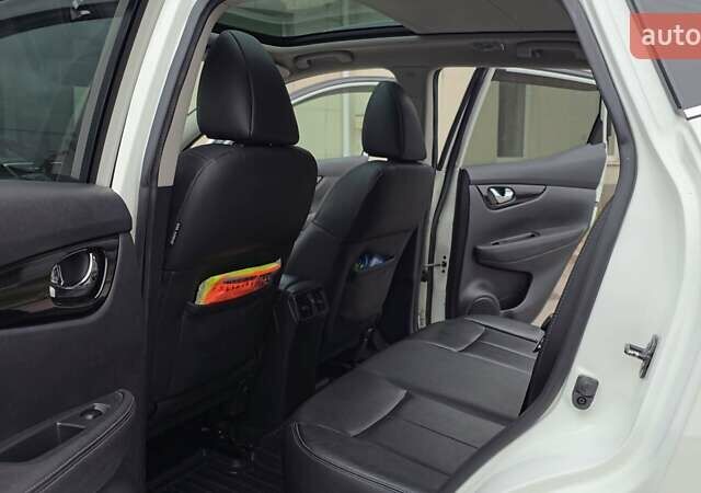 Білий Ніссан Кашкай, об'ємом двигуна 1.6 л та пробігом 103 тис. км за 16500 $, фото 6 на Automoto.ua