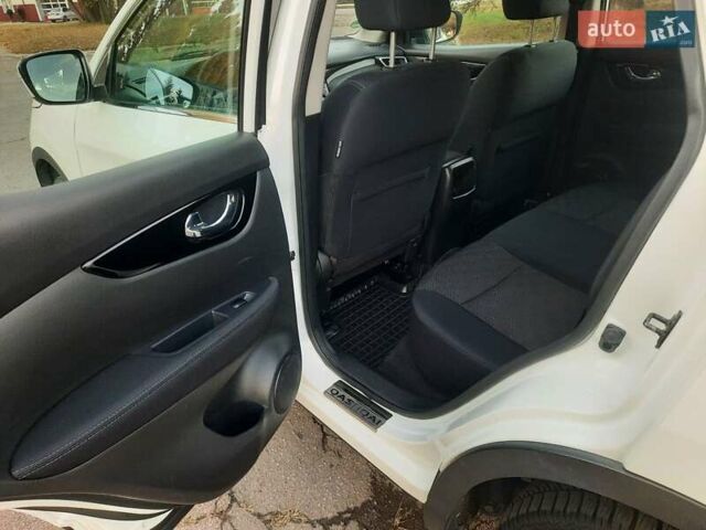 Белый Ниссан Кашкай, объемом двигателя 1.5 л и пробегом 171 тыс. км за 14800 $, фото 75 на Automoto.ua