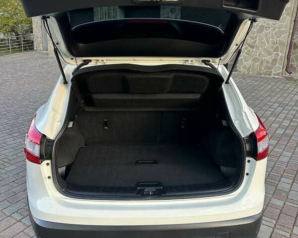 Белый Ниссан Кашкай, объемом двигателя 1.5 л и пробегом 292 тыс. км за 13899 $, фото 60 на Automoto.ua