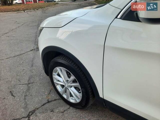 Белый Ниссан Кашкай, объемом двигателя 1.5 л и пробегом 171 тыс. км за 14800 $, фото 33 на Automoto.ua
