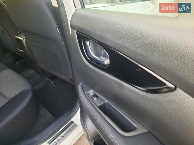 Белый Ниссан Кашкай, объемом двигателя 1.5 л и пробегом 171 тыс. км за 14800 $, фото 106 на Automoto.ua