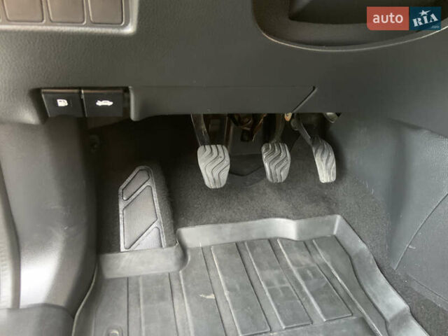 Белый Ниссан Кашкай, объемом двигателя 1.2 л и пробегом 140 тыс. км за 10850 $, фото 20 на Automoto.ua