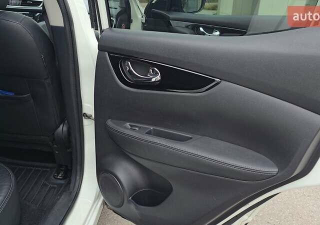 Білий Ніссан Кашкай, об'ємом двигуна 1.6 л та пробігом 103 тис. км за 16500 $, фото 18 на Automoto.ua