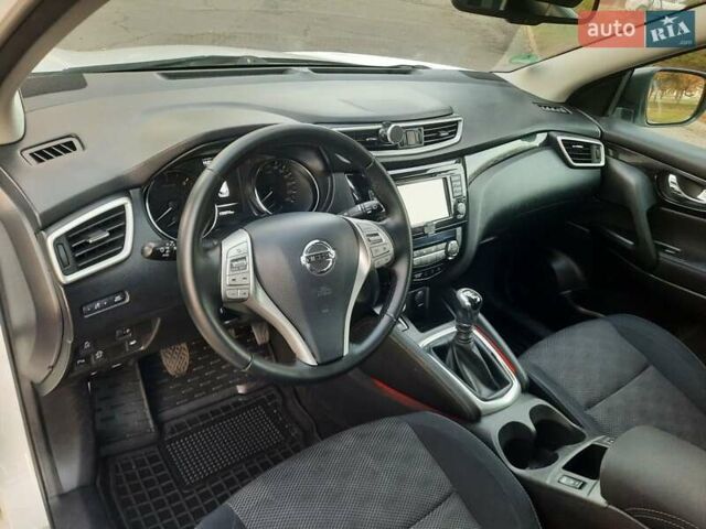 Белый Ниссан Кашкай, объемом двигателя 1.5 л и пробегом 171 тыс. км за 14800 $, фото 49 на Automoto.ua