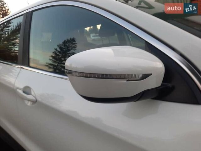 Белый Ниссан Кашкай, объемом двигателя 1.5 л и пробегом 171 тыс. км за 14800 $, фото 117 на Automoto.ua