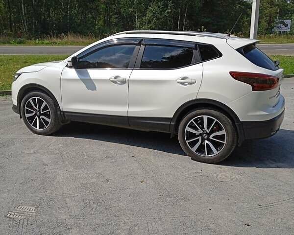 Белый Ниссан Кашкай, объемом двигателя 1.5 л и пробегом 240 тыс. км за 15000 $, фото 1 на Automoto.ua