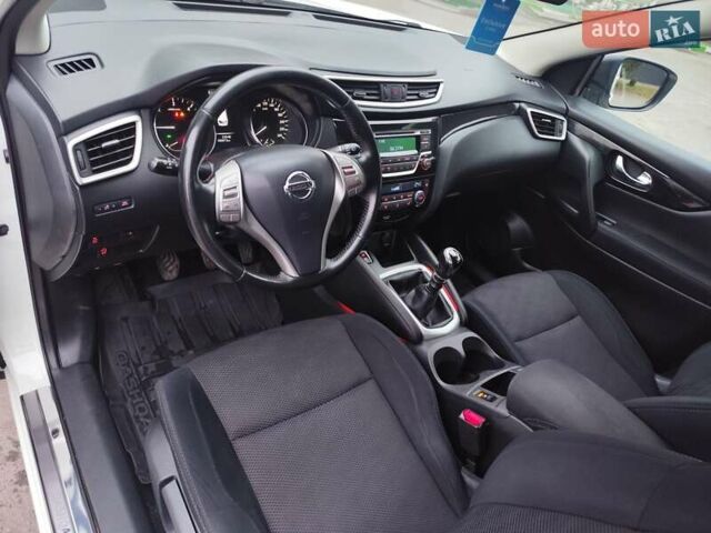 Белый Ниссан Кашкай, объемом двигателя 1.5 л и пробегом 190 тыс. км за 13990 $, фото 27 на Automoto.ua