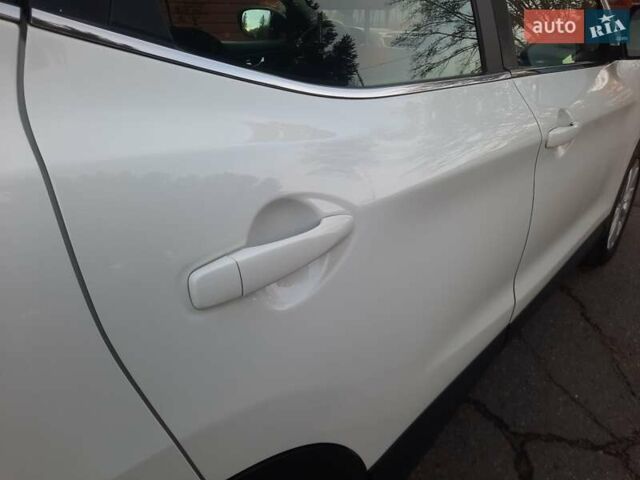 Белый Ниссан Кашкай, объемом двигателя 1.5 л и пробегом 171 тыс. км за 14800 $, фото 102 на Automoto.ua