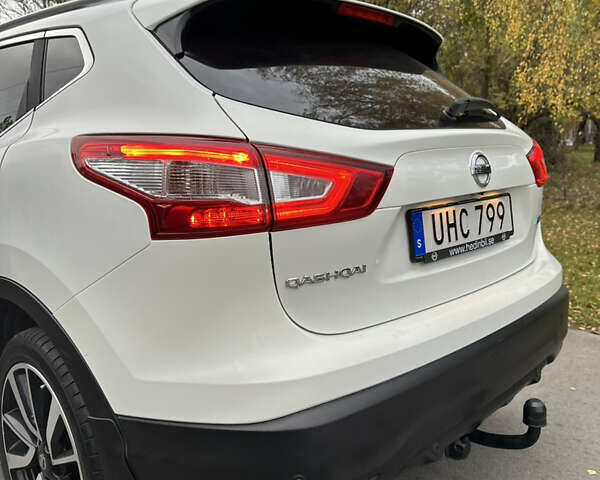 Ніссан Кашкай 2014 у Радивилове на Automoto.ua Білий Ніссан Кашкай, об'ємом двигуна 1.5 л та пробігом 193 тис. км за 14200 $, фото 5 на Automoto.ua