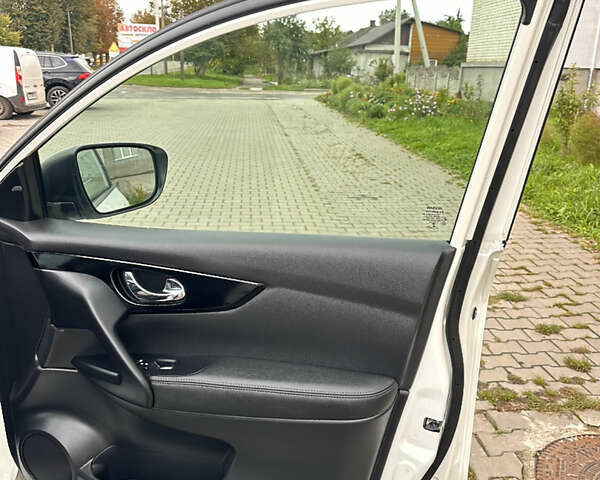 Белый Ниссан Кашкай, объемом двигателя 1.5 л и пробегом 167 тыс. км за 13800 $, фото 35 на Automoto.ua
