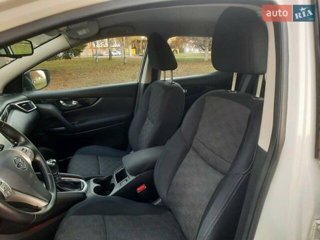 Белый Ниссан Кашкай, объемом двигателя 1.5 л и пробегом 171 тыс. км за 14800 $, фото 45 на Automoto.ua