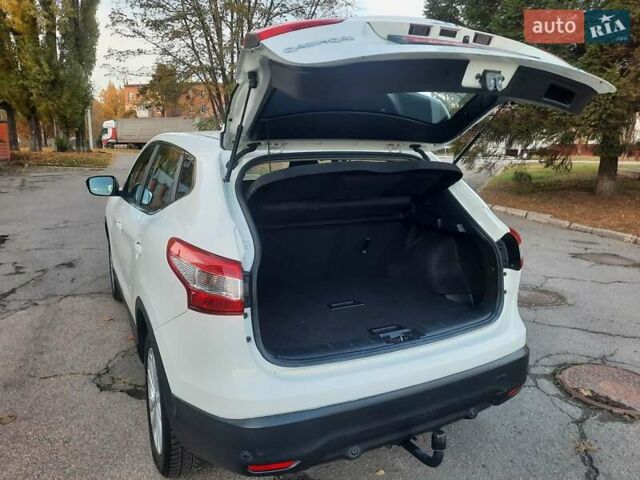Белый Ниссан Кашкай, объемом двигателя 1.5 л и пробегом 171 тыс. км за 14800 $, фото 98 на Automoto.ua