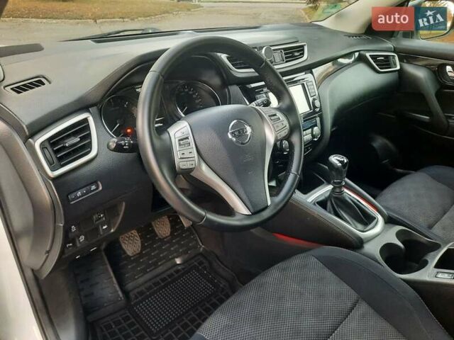 Белый Ниссан Кашкай, объемом двигателя 1.5 л и пробегом 171 тыс. км за 14800 $, фото 48 на Automoto.ua