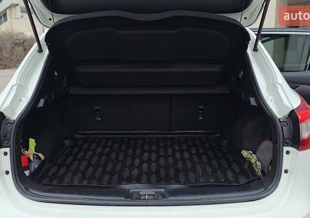 Білий Ніссан Кашкай, об'ємом двигуна 1.6 л та пробігом 103 тис. км за 16500 $, фото 5 на Automoto.ua