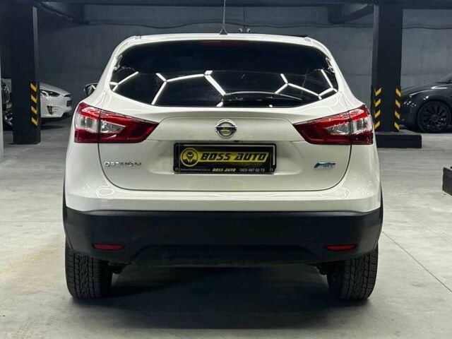 Белый Ниссан Кашкай, объемом двигателя 1.6 л и пробегом 220 тыс. км за 15000 $, фото 4 на Automoto.ua