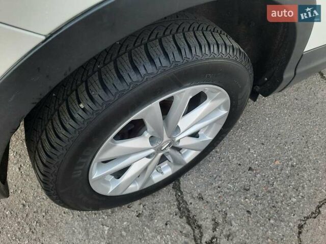 Белый Ниссан Кашкай, объемом двигателя 1.5 л и пробегом 171 тыс. км за 14800 $, фото 97 на Automoto.ua