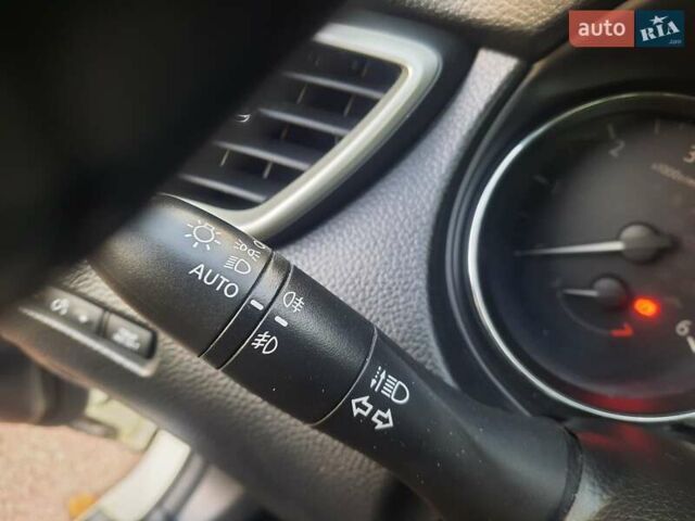 Белый Ниссан Кашкай, объемом двигателя 1.5 л и пробегом 171 тыс. км за 14800 $, фото 56 на Automoto.ua