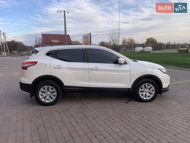 Белый Ниссан Кашкай, объемом двигателя 1.2 л и пробегом 140 тыс. км за 10850 $, фото 27 на Automoto.ua