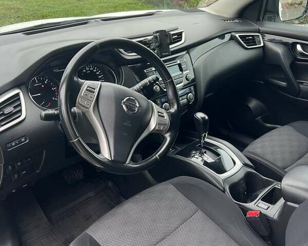 Білий Ніссан Кашкай, об'ємом двигуна 1.6 л та пробігом 213 тис. км за 13500 $, фото 6 на Automoto.ua