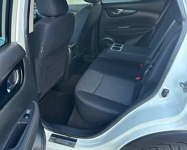 Белый Ниссан Кашкай, объемом двигателя 1.5 л и пробегом 292 тыс. км за 13899 $, фото 47 на Automoto.ua