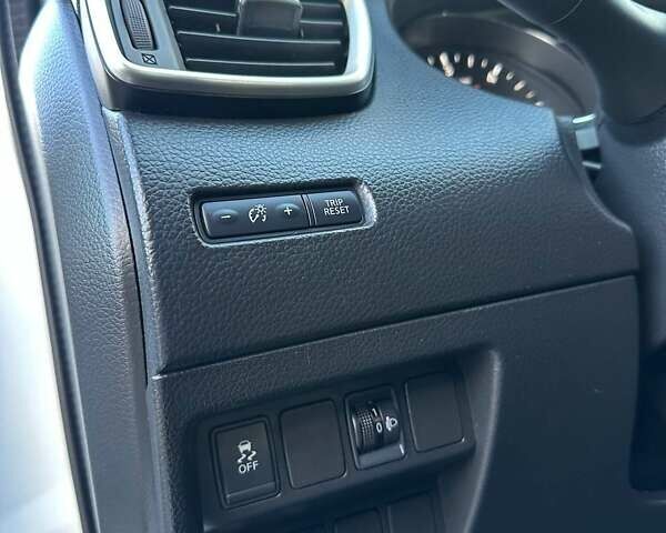 Белый Ниссан Кашкай, объемом двигателя 1.5 л и пробегом 292 тыс. км за 13899 $, фото 39 на Automoto.ua