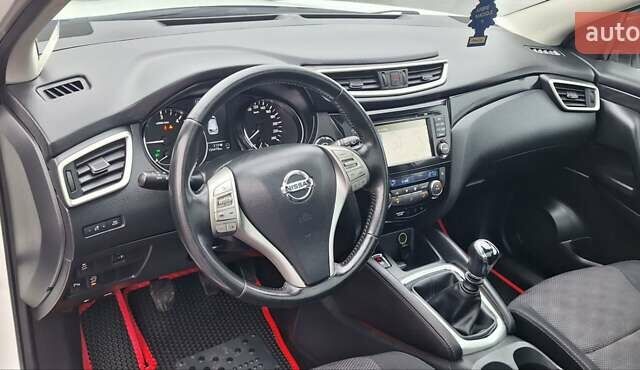 Белый Ниссан Кашкай, объемом двигателя 1.5 л и пробегом 134 тыс. км за 14900 $, фото 46 на Automoto.ua
