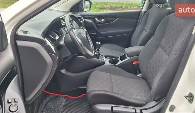 Белый Ниссан Кашкай, объемом двигателя 1.5 л и пробегом 134 тыс. км за 14900 $, фото 63 на Automoto.ua