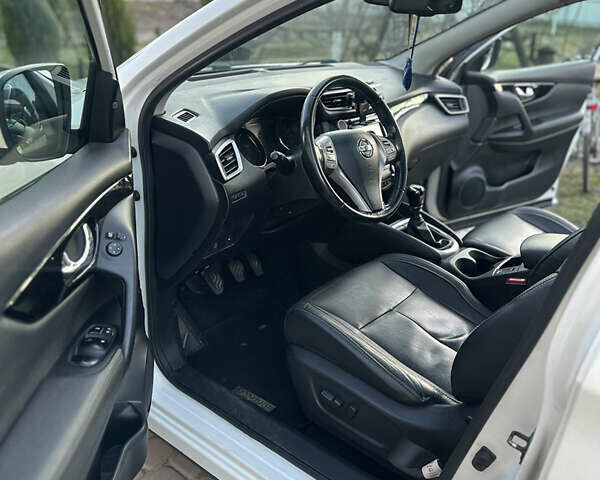 Білий Ніссан Кашкай, об'ємом двигуна 1.6 л та пробігом 270 тис. км за 14500 $, фото 6 на Automoto.ua